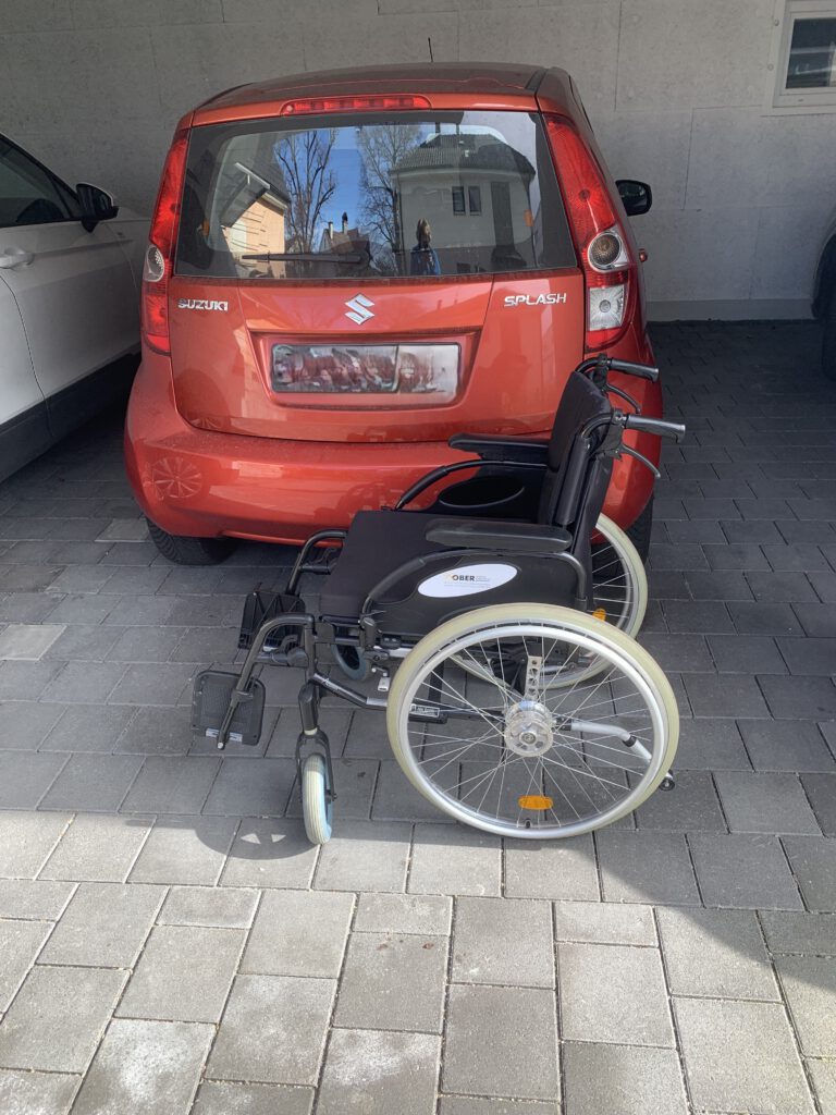 Auto en een rolstoel